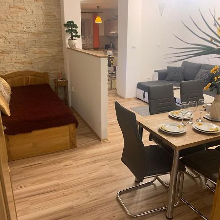 Apartman Slunecnice S Terasou Ceske Budejovice Exterior photo